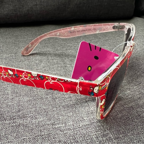 Hello Kitty Sanrio Red Sunglasses and zip Pouch Set - Picture 4 of 7
